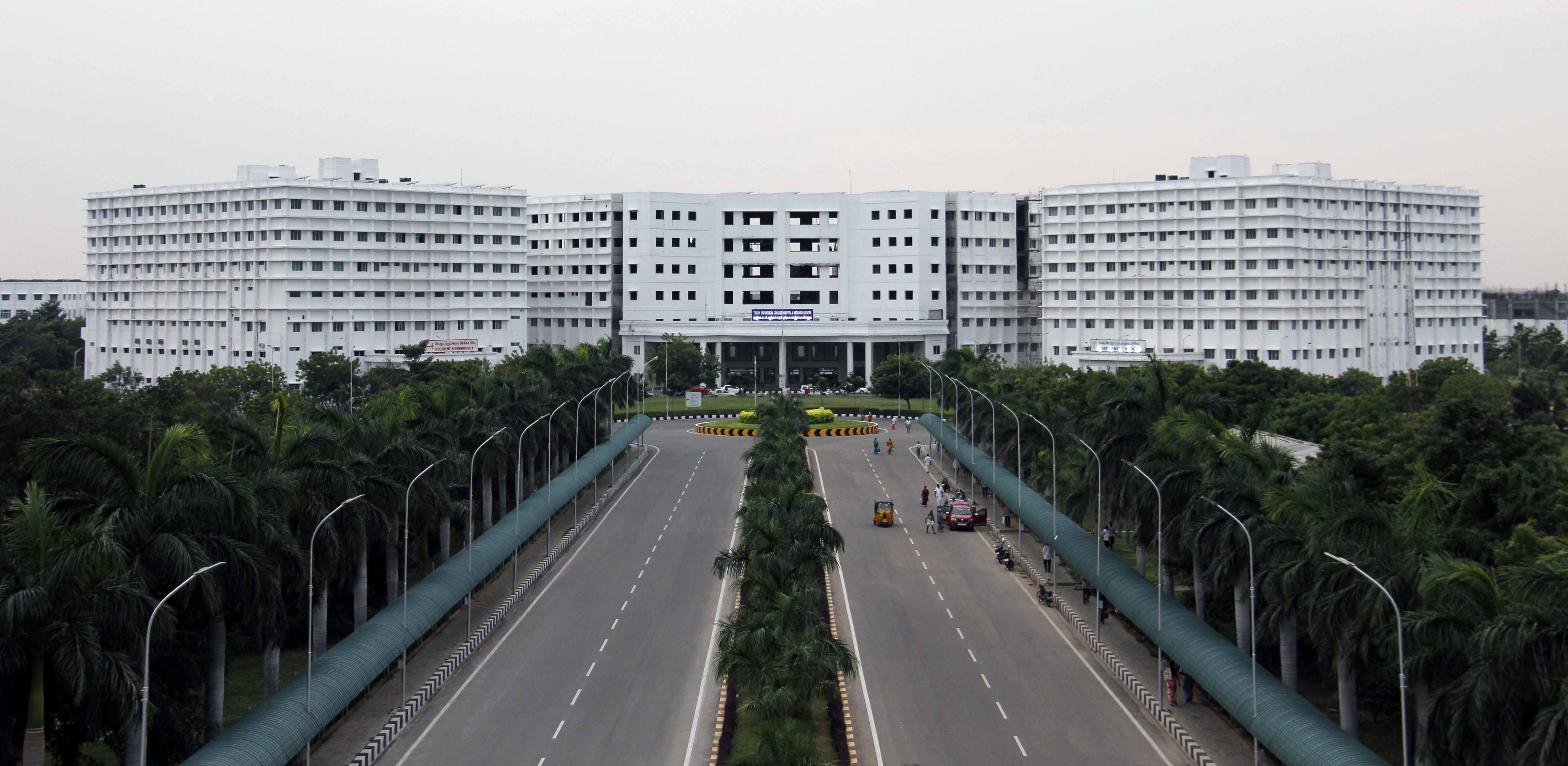 Trichy SRM Medical College and Hospital campus
